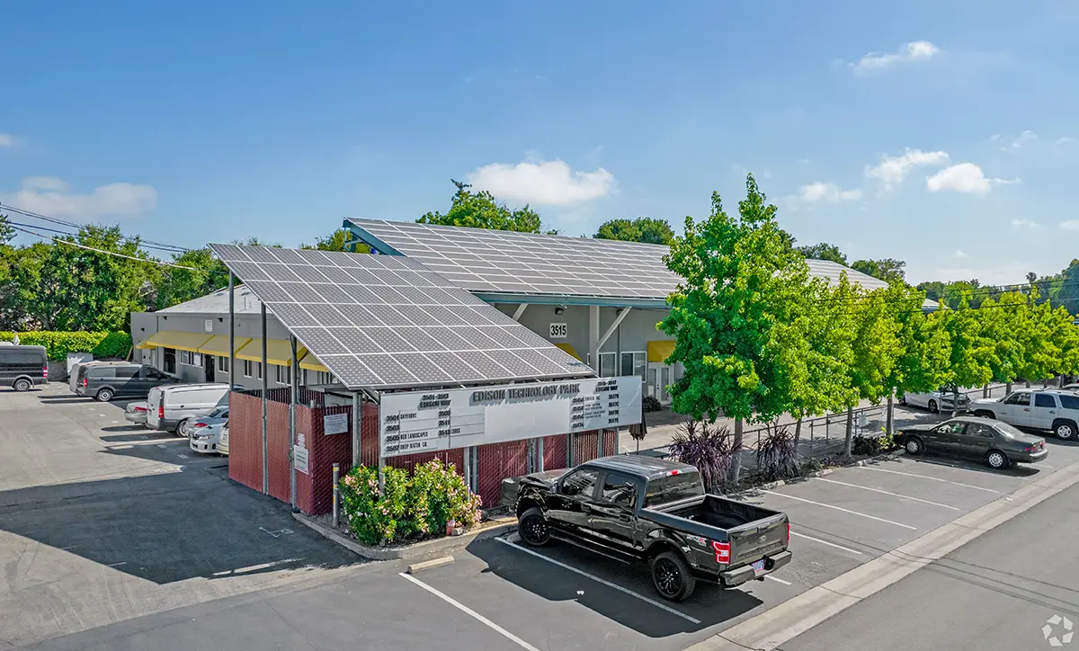 Rows of solar panels across an Edison Technology Park rooftop under a clear sky.